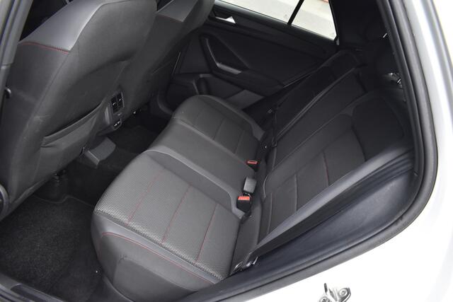 Volkswagen T-Roc 1.5 TSI Sport Business R Pano - Carplay - Navi - Cruise