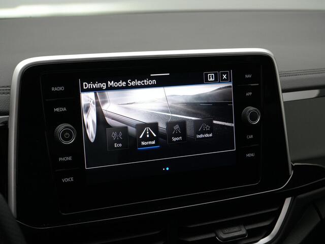 Volkswagen T-Roc 1.5 TSI 150 pk DSG R-Line | Achteruitrijcamera | Sportonderstel | Trekhaak | Adaptive Cruise | Park Assist | ErgoActive bestuurdersstoel