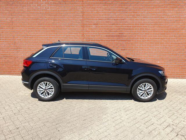 Volkswagen T-Roc 1.5 TSI 150pk DSG Style Team Navigatie Apple Carplay/Android Auto Camera Adaptive Cruise Control Elektrische achterklep Stoel-en stuurverwarming Climate Control