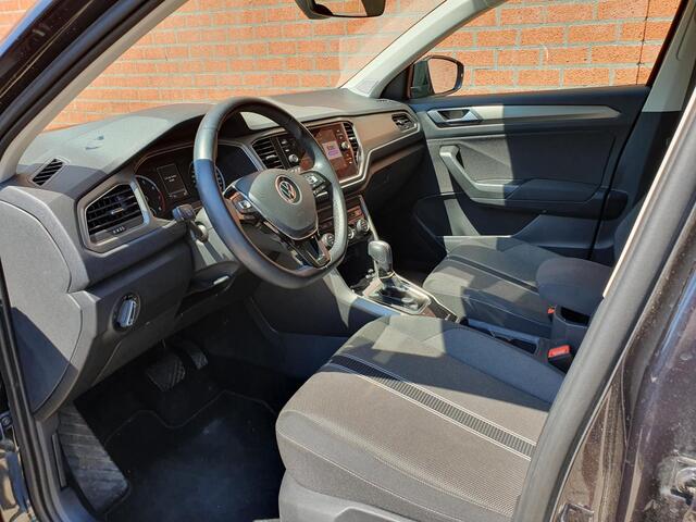 Volkswagen T-Roc 1.5 TSI 150pk DSG Style Team Navigatie Apple Carplay/Android Auto Camera Adaptive Cruise Control Elektrische achterklep Stoel-en stuurverwarming Climate Control