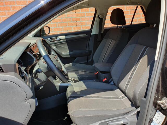 Volkswagen T-Roc 1.5 TSI 150pk DSG Style Team Navigatie Apple Carplay/Android Auto Camera Adaptive Cruise Control Elektrische achterklep Stoel-en stuurverwarming Climate Control