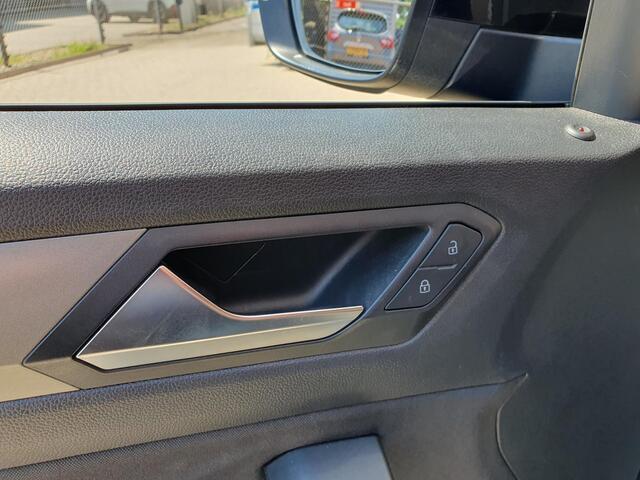 Volkswagen T-Roc 1.5 TSI 150pk DSG Style Team Navigatie Apple Carplay/Android Auto Camera Adaptive Cruise Control Elektrische achterklep Stoel-en stuurverwarming Climate Control