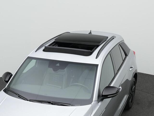 Volkswagen T-Roc 1.5 TSI 150 pk DSG R-Line | Panoramadak | IQ Light | Carplay | Parkeersensoren voor/achter | Adaptive Cruise