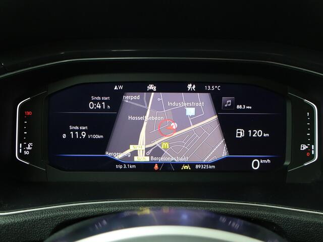 Volkswagen T-Roc 1.5 TSI Sport Business R | 150 PK | Multifunctioneel stuurwiel | Stoelverwarming | Trekhaak |