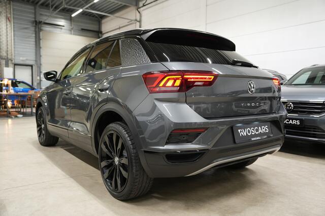 Volkswagen T-Roc 1.5 TSI Sport Black Style * Pano - Virtual - Trekhaak - Camera - 19" - ACC - Blind Spot *