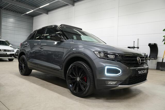 Volkswagen T-Roc 1.5 TSI Sport Black Style * Pano - Virtual - Trekhaak - Camera - 19" - ACC - Blind Spot *