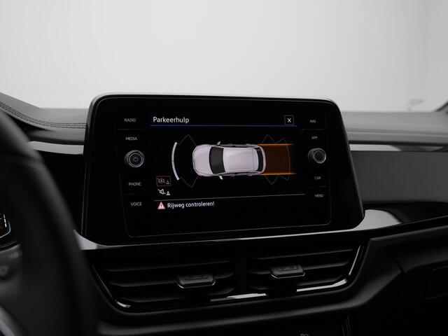 Volkswagen T-Roc 1.5 TSI 150 pk DSG R-Line | Panoramadak | Parkeersensoren voor/achter | Adaptive Cruise