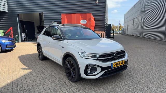Volkswagen T-Roc 1.5 TSI 150pk R-Line DSG / Panoramadak / IQ-Light / Stoelverwarming / Keyless