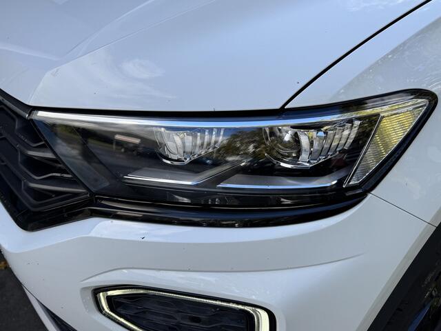 Volkswagen T-Roc 1.5 TSI 150pk DSG Sport Business Panorama Virtual Cockpit Navigatie Stoelverwarming Camera