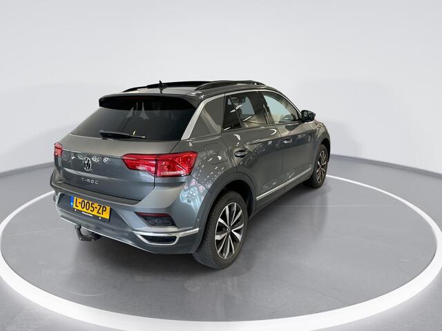 Volkswagen T-Roc 1.5 TSI 150pk DSG Sport Business R · Panoramadak · Camera · Afneembare Trekhaak · Stoelverwarming · Elek. Achterklep · Apple/Android Car Play ·