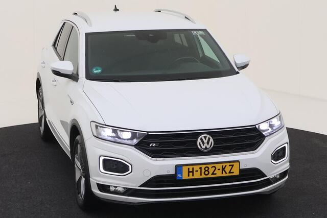 Volkswagen T-Roc 1.5 TSI Sport / Digitaal dashboard / Navigatie / 2x R-line / Afneembare trekhaak / Parkeersensoren V+A /