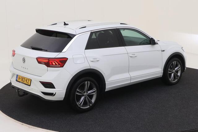 Volkswagen T-Roc 1.5 TSI Sport / Digitaal dashboard / Navigatie / 2x R-line / Afneembare trekhaak / Parkeersensoren V+A /