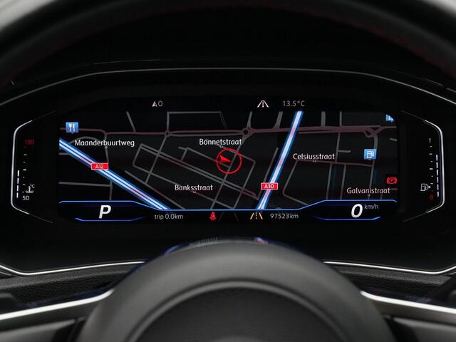 Volkswagen T-Roc 1.5 TSI 150 pk DSG Sport Business R | Panoramadak | Trekhaak | Stoelverwarming | Remklauwen rood | Side Assist | Adaptive Cruise