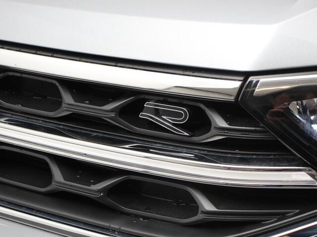Volkswagen T-Roc 1.5 TSI 150pk Automaat R-Line Digitale Cockpit Climate Control Camera Navigatie Apple Carplay/Android Auto Lichtmetalen Velgen Parkeer sensoren Dab Led Adaptive Cruise Control