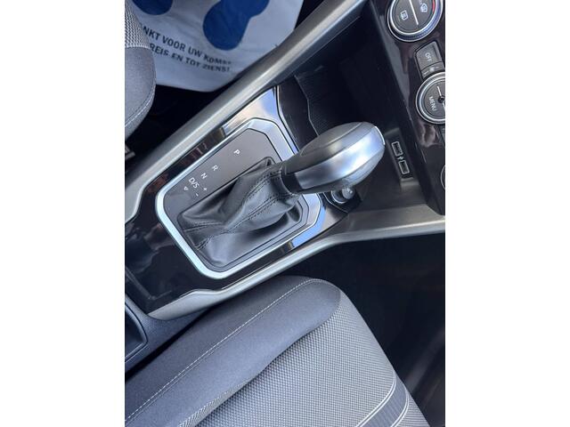 Volkswagen T-Roc 1.5 TSI Style | Automaat | Navigatie | Cruise Control adaptief | Trekhaak