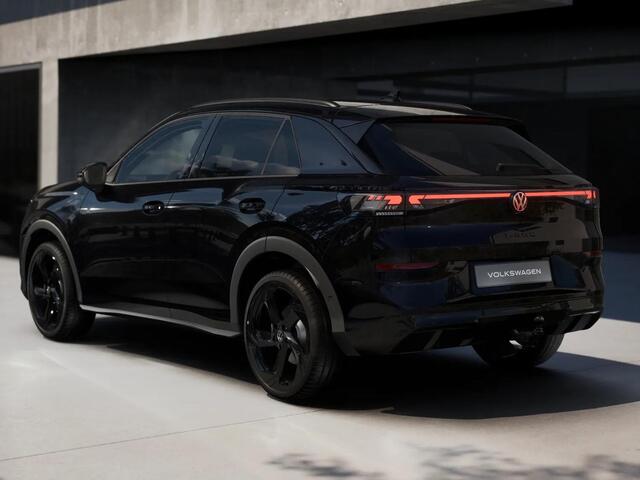 Volkswagen T-Roc R-Line First Edition 1.5 eTSI 110 kW / 150 PK SUV | Interieur Pakket leder 'Varenna' | Black Style Pakket | Panoramaschuif-kanteldak | Trekhaak | Koplampverlichting matrix-led (IQ.LIGHT) | Assistance Pakket | Elek. achterklep