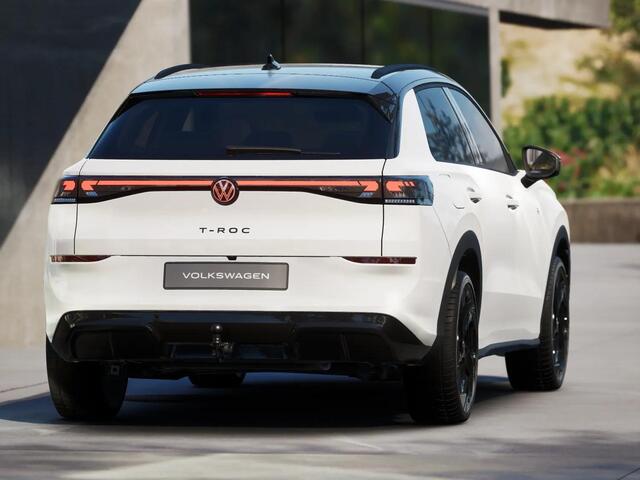 Volkswagen T-Roc R-Line First Edition 1.5 eTSI 110 kW / 150 PK SUV | Panoramaschuif-kanteldak | Assistance Pakket | Trekhaak | Black Style Pakket | Koplampverlichting matrix-led (IQ.LIGHT) | Elek. achterklep | Zwart dak