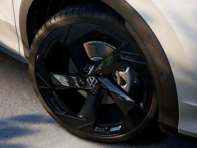 Volkswagen T-Roc R-Line First Edition 1.5 eTSI 110 kW / 150 PK SUV | Panoramaschuif-kanteldak | Assistance Pakket | Trekhaak | Black Style Pakket | Koplampverlichting matrix-led (IQ.LIGHT) | Elek. achterklep | Zwart dak