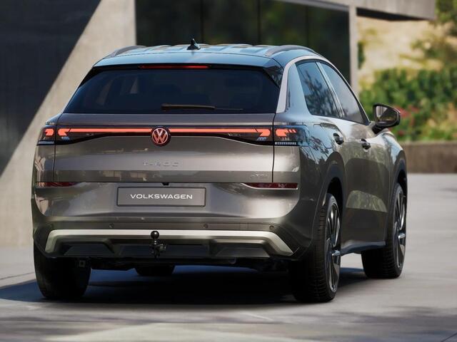 Volkswagen T-Roc Style First Edition 1.5 eTSI 85 kW / 116 PK SUV 7 | Assistance Pakket | Trekhaak | Elek. achterklep | Velgen 'Vancouver', 19 inch lichtmetaal | Zwart dak