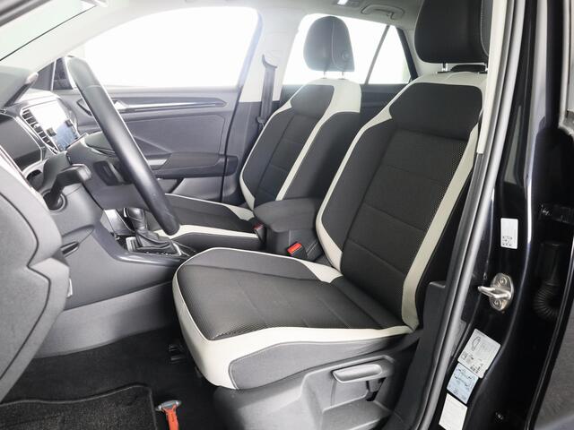 Volkswagen T-Roc 1.5 TSI Sport | DSG Automaat | Panoramadak | Automatische airco | LED koplampen | Navigatie | Carplay |