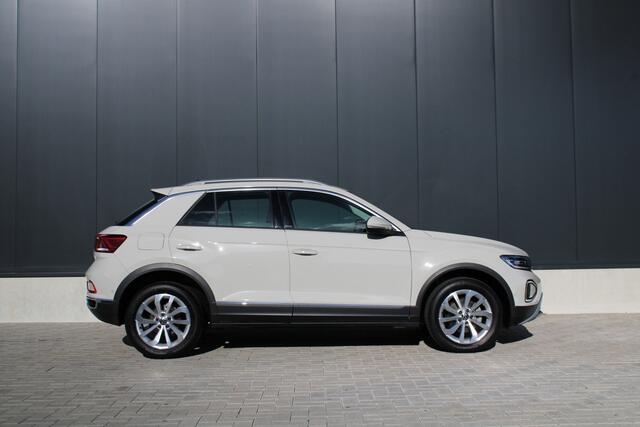 Volkswagen T-Roc 1.5 TSI Style 150pk - ACC - Carplay - Camera - DAB - Verwarmd stuurwiel - Rijklaar