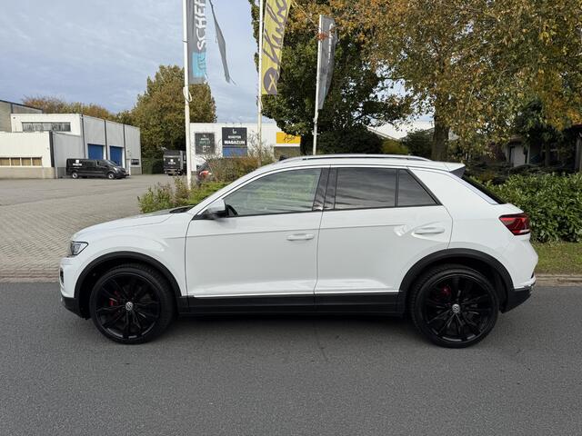 Volkswagen T-Roc 1.5 TSI 150PK DSG SportoPanooTrekhaak