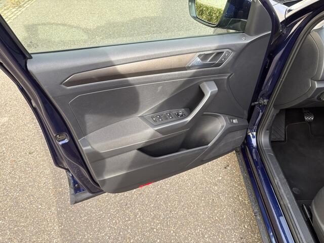 Volkswagen T-Roc 1.0 TSI Sport / PANORAMADAK / CARPLAY / CRUISE / 141dkm!