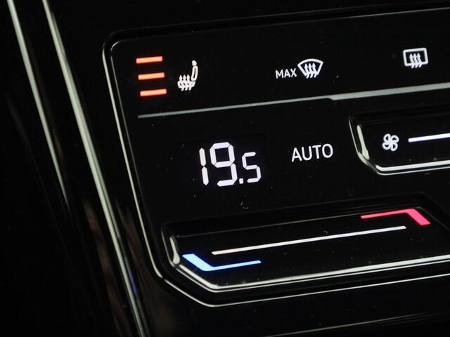 Volkswagen T-Roc 1.5TSI/150PK R-Line Black Style DSG · Panoramadak · Apple/Android Car Play · Camera · Navigatie · Elektrische kofferbak · 19'' velgen ·