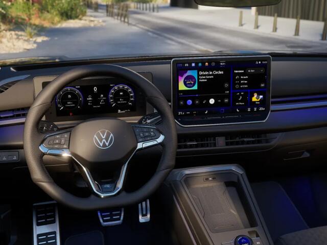 Volkswagen T-Roc Life First Edition 1.5 eTSI 85 kW / 116 PK SUV 7 v