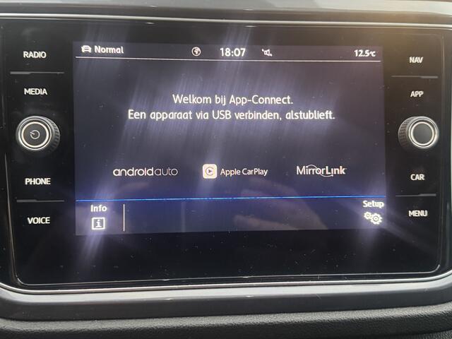 Volkswagen T-Roc 1.5 TSI 150pk R-LINE | NAVI | 3x R-LINE | CARPLAY |