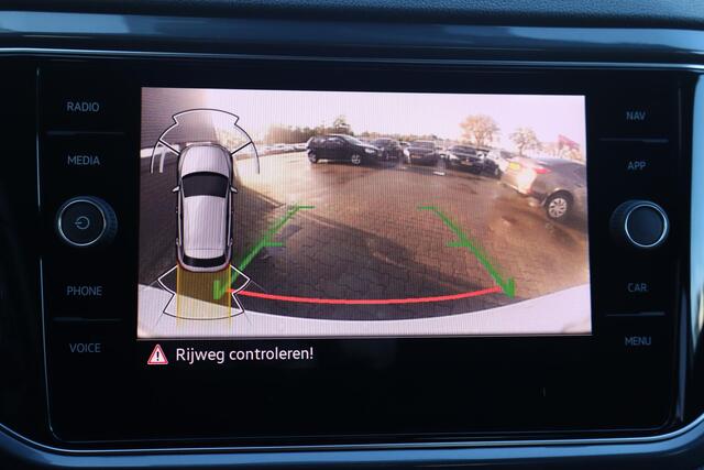 Volkswagen T-Roc 1.5 TSI Sport Business R Navigatie, Apple Carplay, Climate control, Stoelverwarming, Adaptieve Cruise control