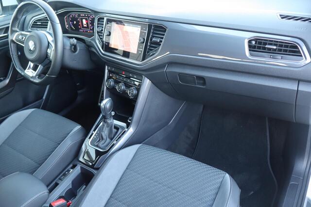 Volkswagen T-Roc 1.5 TSI Sport Business R Navigatie, Apple Carplay, Climate control, Stoelverwarming, Adaptieve Cruise control
