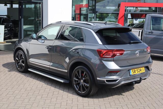 Volkswagen T-Roc 1.5 TSI Sport 110KW-150PK, trekhaak, Sportplus pakket, Executive pakket, Winterpakket met stoel verwarming, All season banden, 18 inch Wielen, side steps, Privacy glass