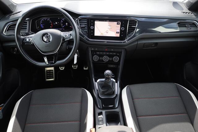 Volkswagen T-Roc 1.5 TSI Sport 110KW-150PK, trekhaak, Sportplus pakket, Executive pakket, Winterpakket met stoel verwarming, All season banden, 18 inch Wielen, side steps, Privacy glass