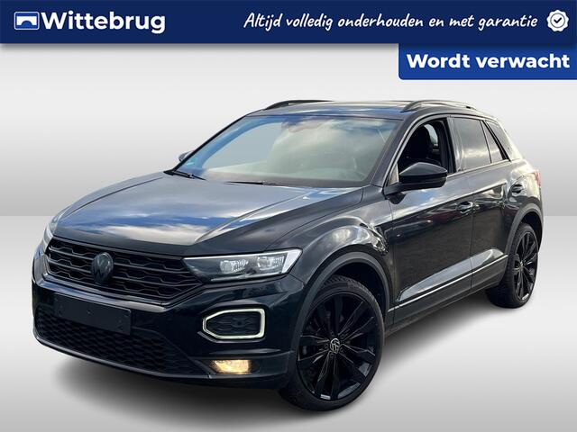 Volkswagen T-Roc 1.5 TSI Sport / Panorama dak / 19 Inch / Virtual Cockpit / Afneembare trekhaak / Black Style