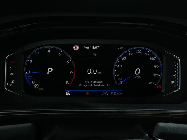 Volkswagen T-Roc 1.5 TSI R-LINE 150PK BLACK EDITION DSG | Panoramadak | LED Matrix | El. achterklep