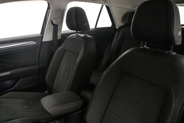 Volkswagen T-Roc Style 1.5 TSI 150pk DSG Automaat Trekhaak, Adaptive cruise control, Navigatie, Achteruitrijcamera, Stoelverwarming, Parkeersensoren, LED koplampen