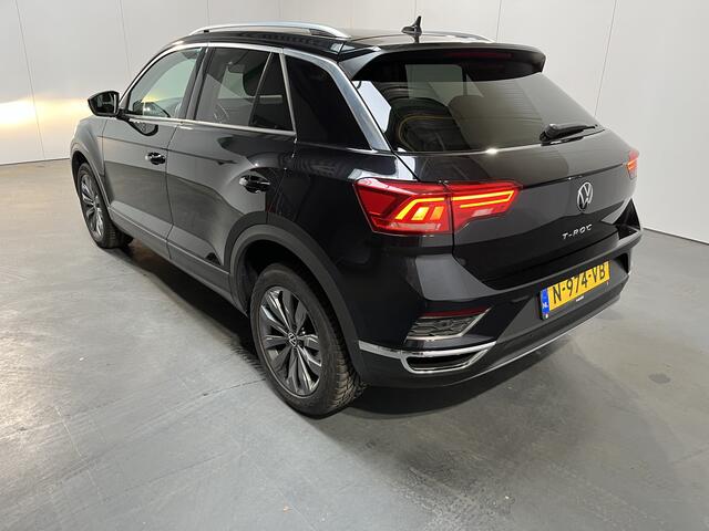 Volkswagen T-Roc 1.5 TSI Style Business / AUTOMAAT/ CAMERA/ PARK. SENSOREN/ ELEK. ACHTERKLEP/ SPIEGELPAKKET/ GETINT GLAS/ APP CONNECT/ ADAPT. CRUISE/ DIGITAL DASHBOARD/ NAVI/ DAB/ 17" LMV