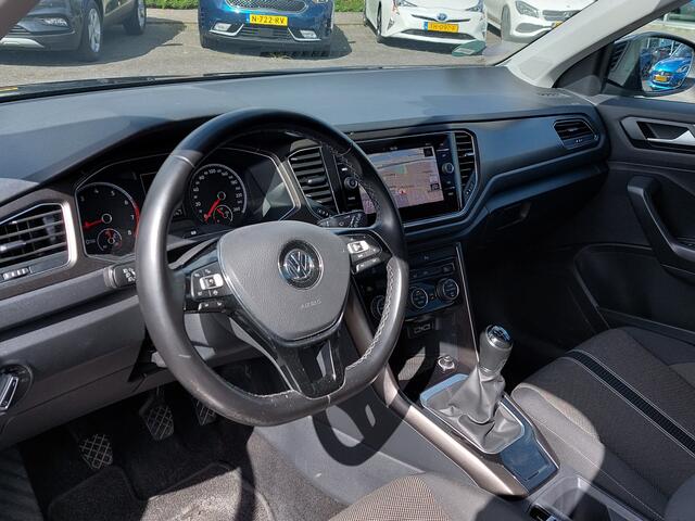 Volkswagen T-Roc 1.0 TSI 116pk Style Executive | Origineel NL | Navi | Clima | Adap.Cruise | Pdc V+A | Rijstrook+Licht+Regensensor | Privacy Glass | Mistlampen | 16''lm