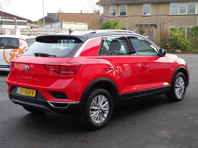 Volkswagen T-Roc 1.0 TSI Style Automatische airco, navigatie, carplay, parkeersensoren voor en achter, licht metalen velgen, enz.