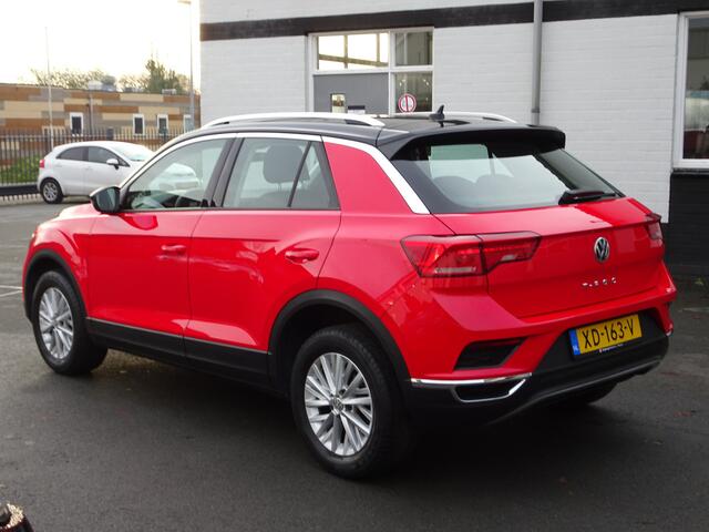 Volkswagen T-Roc 1.0 TSI Style Automatische airco, navigatie, carplay, parkeersensoren voor en achter, licht metalen velgen, enz.