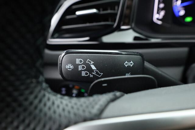 Volkswagen T-Roc 1.5 TSI R-Line Black Style | Pano | Adapt. Cruise | 19'' | IQ. Light | Camera | Afn. Trekhaak