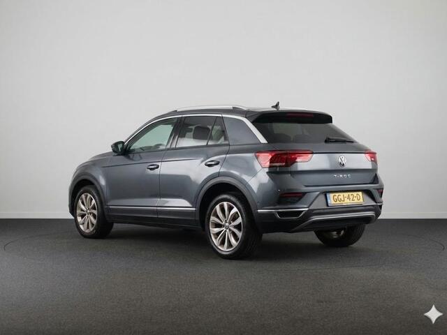 Volkswagen T-Roc 1.5 TSI Style 150 pk Automaat (DSG) | Navigatie | Trekhaak (afneembaar) | Parkeersensoren (Park assist) | Adaptieve cruise control | Stoelverwarming |