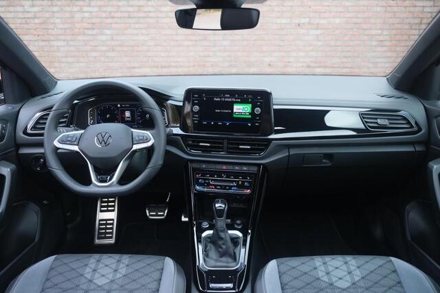 Volkswagen T-Roc 1.5 TSi 150pk DSG R-Line Black Edition | Black Style | App Connect | Panoramadak | Camera | Keyless | Elektrische Achterklep | Matrix LED | Winter Pakket