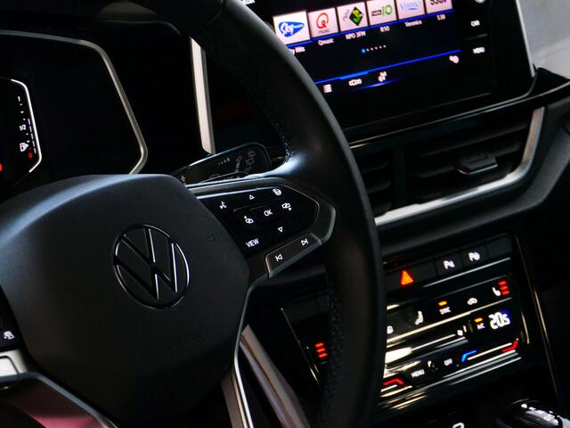 Volkswagen T-Roc ?NIEUWE AUTO? 1.5 TSI 150PK R-LINE EVO IQ LIGHT ALCANTARA ELEK.KLEP CARPLAY STOEL/STUUR VERW. 18"LMV VIR.COCKPIT RLINE R LINE "Volkswagen rijden begint bij Topautos.nl - 75 topmodellen direct op voorraad!"