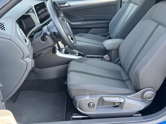 Volkswagen T-Roc Cabrio 1.5 TSI, Stuurverwarming, Trekh, ACC, DAB-tuner, windscherm, Face Lift model. . Een proefrit levert het bewijs. Neem contact op en we maken een afspraak!