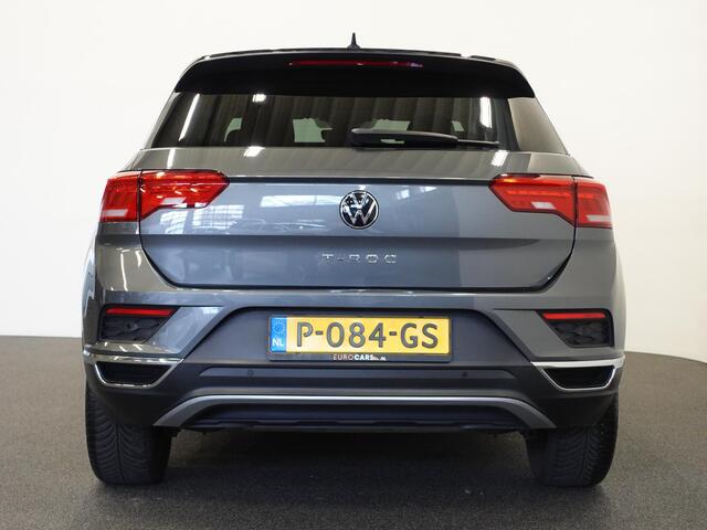 Volkswagen T-Roc 1.5 TSI DSG Active | Navigatie | Climate Control | Lane Assist | DAB | Parkeersensoren | Lichtmetalen Velgen | Privacy Glass