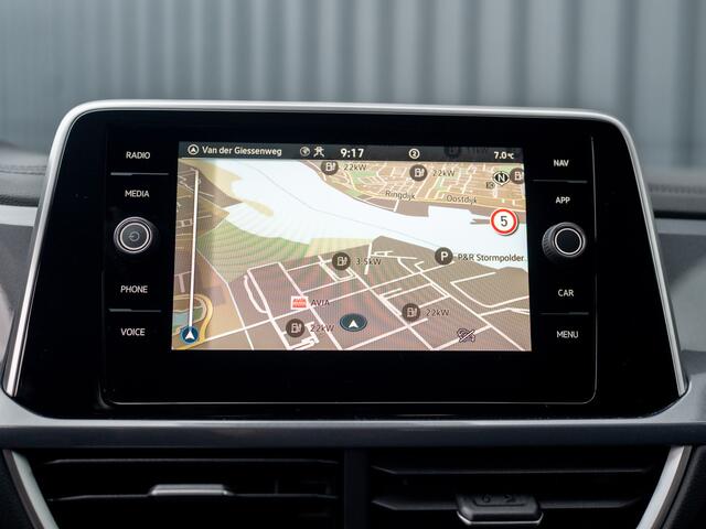 Volkswagen T-Roc 1.5 TSI Life Edition | IQ Light | Navi | Stoelverw. | Trekhaak afnb. | Prijs Rijklaar!!