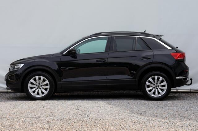 Volkswagen T-Roc 1.0 TSI Style - 110 pk **Active info / Trekhaak / Navi / ACC