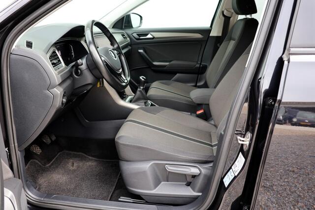 Volkswagen T-Roc 1.0 TSI Style - 110 pk **Active info / Trekhaak / Navi / ACC